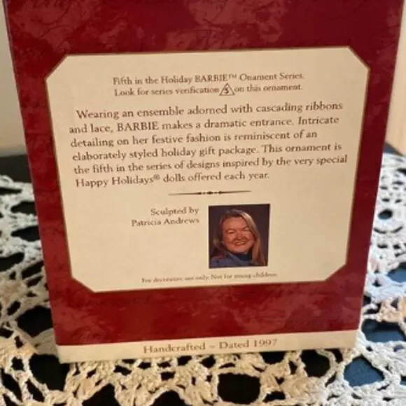 1997 hallmark collector series Barbie ornament - Picture 6 of 10